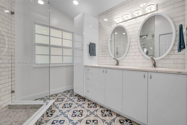 Bathroom, Interior, Recessed Lighting