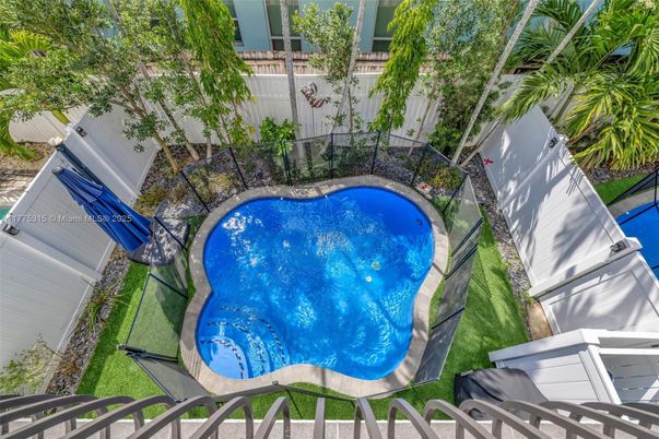 Exterior, Pool