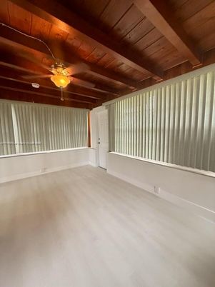 Empty room, Interior, Wooden Beams, Wooden Ceilings