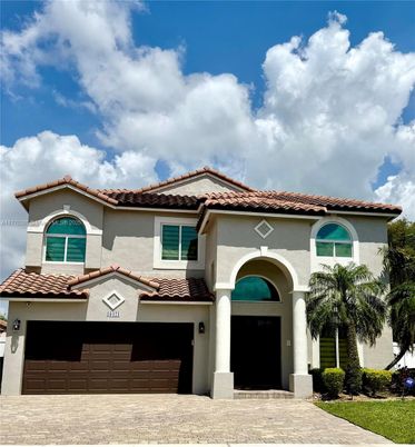 Attached, Exterior, Facade, Mediterranean