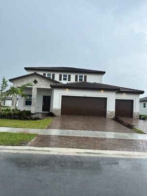 Attached, Exterior, Facade, Mediterranean