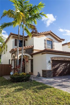 Attached, Exterior, Facade, Mediterranean