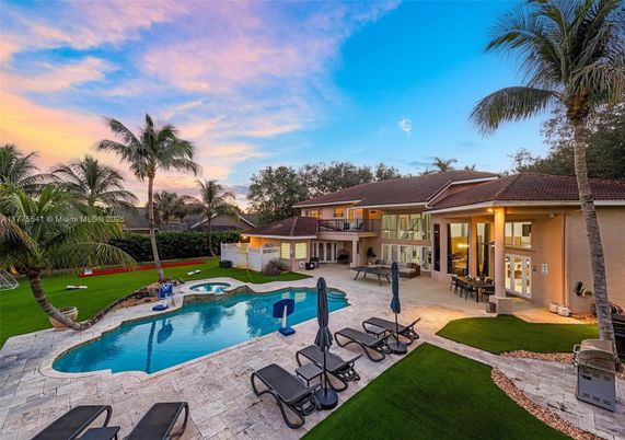 Exterior, Pool
