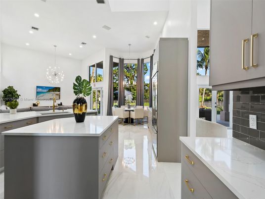 Chandelier, Dining room, Interior, Kitchen, Marble, Pendant Lights, Recessed Lighting