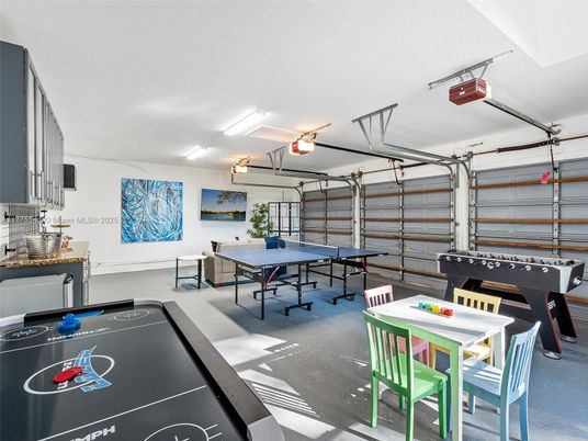 Game Room, Garage, Interior
