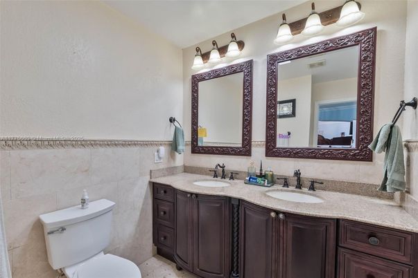 Bathroom, Dual Sink Vanities, Interior