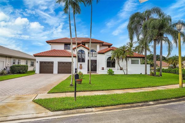 Attached, Exterior, Facade, Spanish Mediterranean