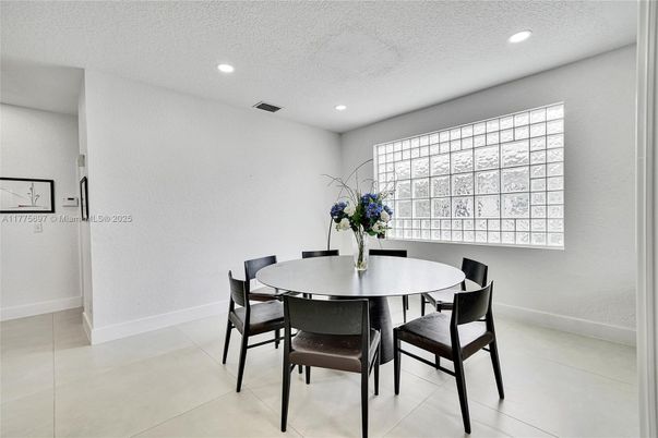 Dining room, Interior, Recessed Lighting