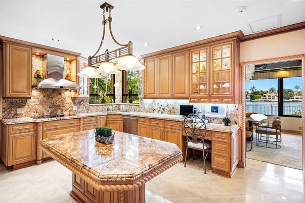 Dining room, Interior, Kitchen, Recessed Lighting, Stainless Steel Appliances