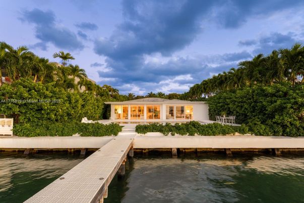 Exterior, Lake