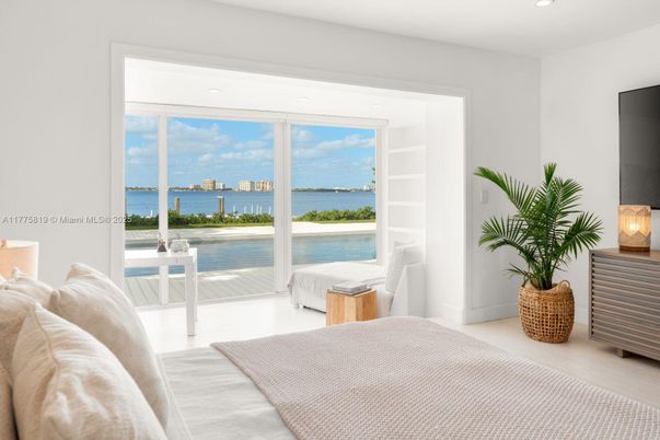 Bedroom, Interior, Recessed Lighting, Water