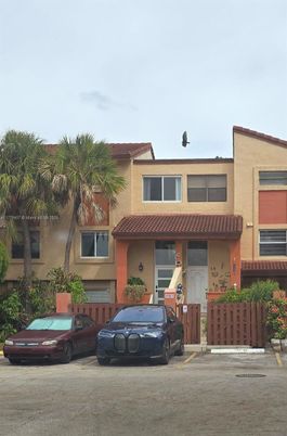 Exterior, Facade, Mediterranean