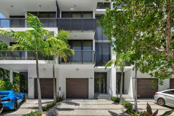 Attached, Exterior, Facade, Modern