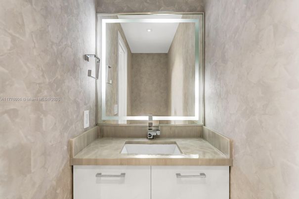 Bathroom, Interior, Recessed Lighting