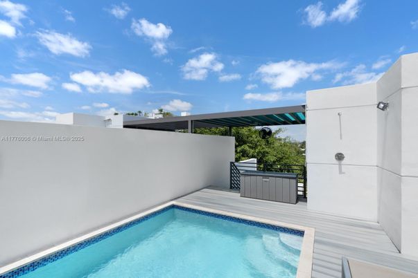 Exterior, Pool