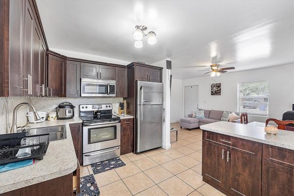Interior, Kitchen, Living room, Stainless Steel Appliances