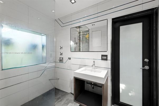 Bathroom, Interior, Recessed Lighting
