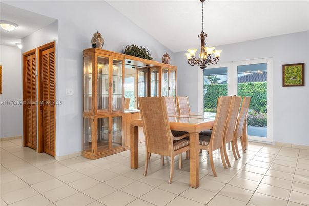 Chandelier, Dining room, Interior
