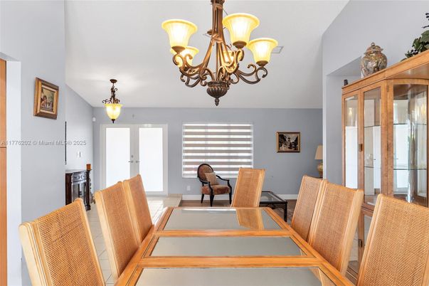 Chandelier, Dining room, Interior