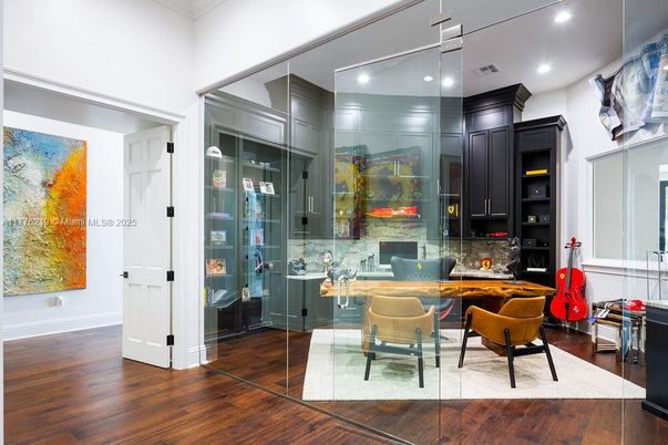 Interior, Recessed Lighting, Wood Texture Flooring