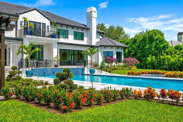 Exterior, Facade, Pool, Mediterranean