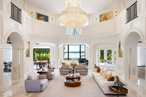 Chandelier, Dining room, Interior, Living room, Marble, Piano