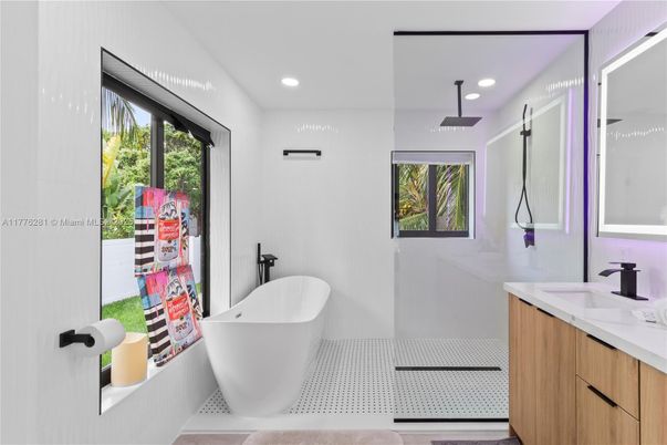 Bathroom, Dual Sink Vanities, Free Standing Baths, Interior, Recessed Lighting