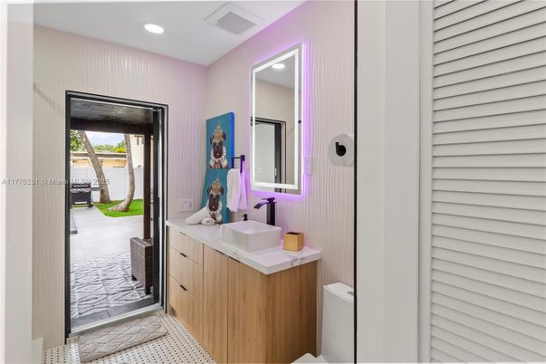 Bathroom, Interior, Recessed Lighting