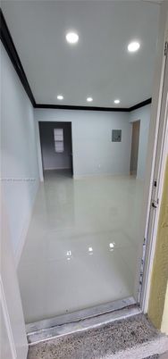 Empty room, Interior, Recessed Lighting