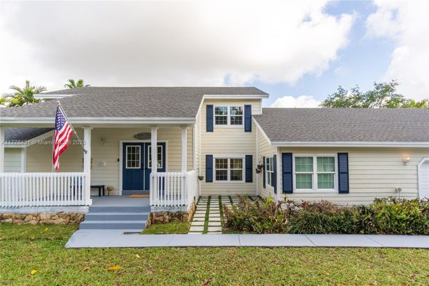 Exterior, Facade, Cape Cod