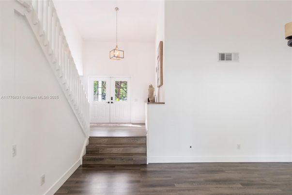 Interior, Pendant Lights, Wood Texture Flooring