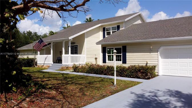 Attached, Exterior, Facade, Ranch