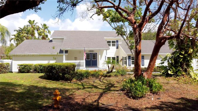Attached, Exterior, Facade, Farmhouse