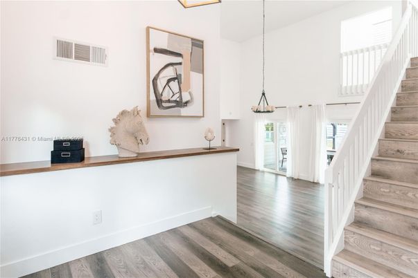 Interior, Pendant Lights, Wood Texture Flooring