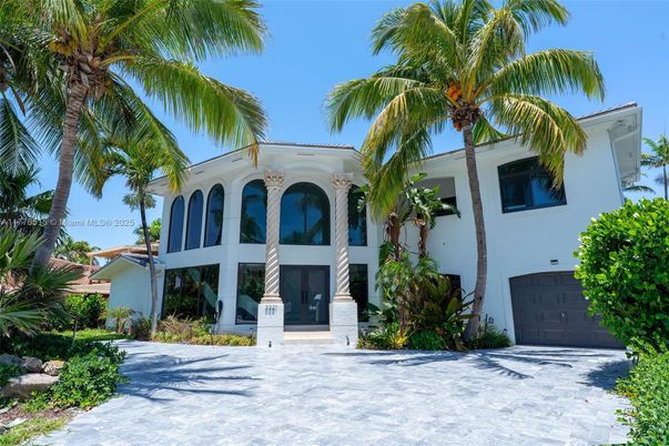 Attached, Exterior, Facade, Spanish Mediterranean