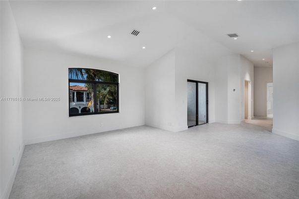 Empty room, Interior, Recessed Lighting