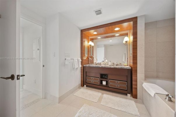 Bathroom, Dual Sink Vanities, Interior, Recessed Lighting