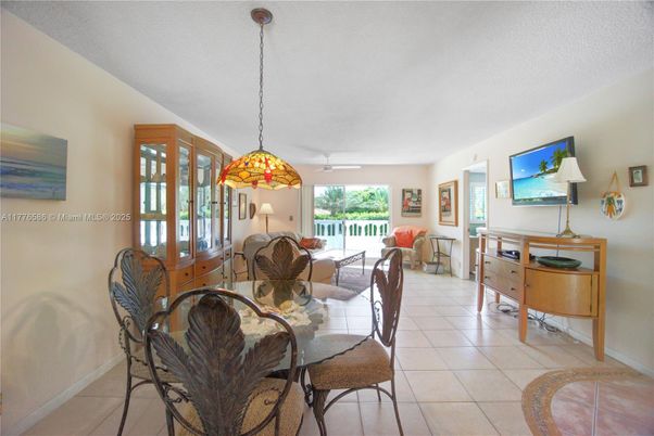 Dining room, Interior, Living room, Pendant Lights