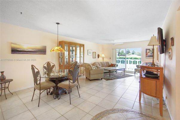 Dining room, Interior, Living room, Pendant Lights