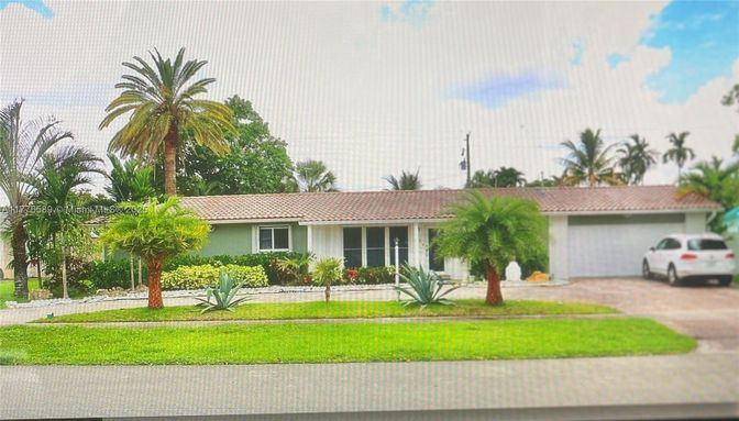 Attached, Exterior, Facade, Ranch