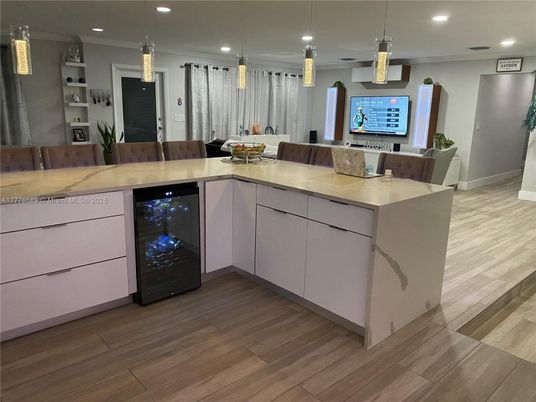 Dining room, Interior, Kitchen, Pendant Lights, Recessed Lighting, Wood Texture Flooring