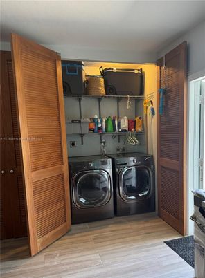 Interior, Utility Closets, Washer, Wood Texture Flooring