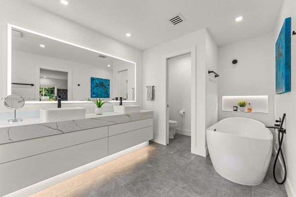 Bathroom, Dual Sink Vanities, Free Standing Baths, Interior, Recessed Lighting
