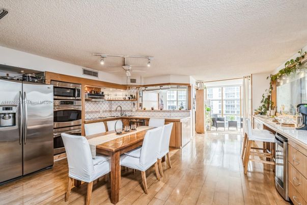 Dining room, Interior, Kitchen, Stainless Steel Appliances, Wood Texture Flooring