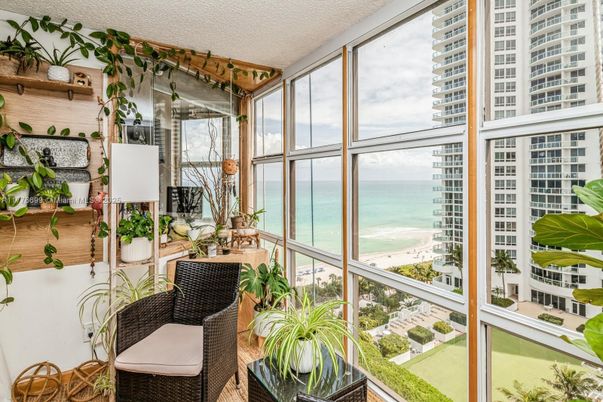 Interior, Sun Room, Water