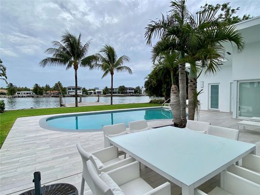 Exterior, Lake, Pool, Water