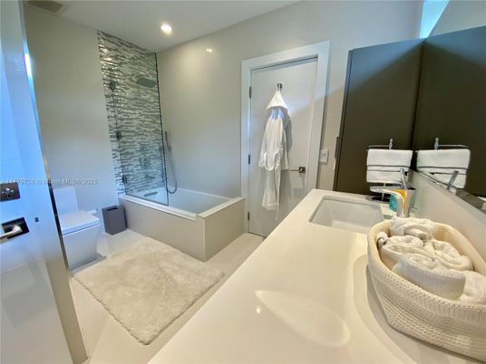 Bathroom, Interior, Recessed Lighting
