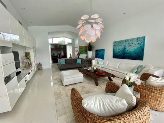Interior, Living room, Pendant Lights, Recessed Lighting