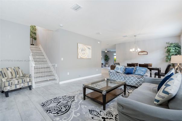 Chandelier, Dining room, Interior, Living room, Pendant Lights