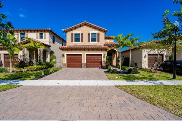 Attached, Exterior, Facade, Mediterranean